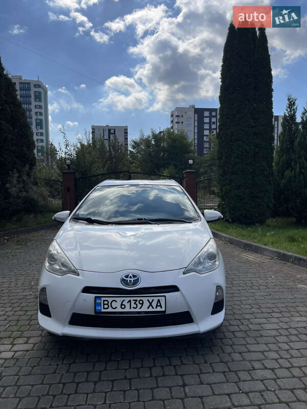 Хэтчбек Toyota Prius C 2013 в Львове