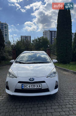 Хэтчбек Toyota Prius C 2013 в 