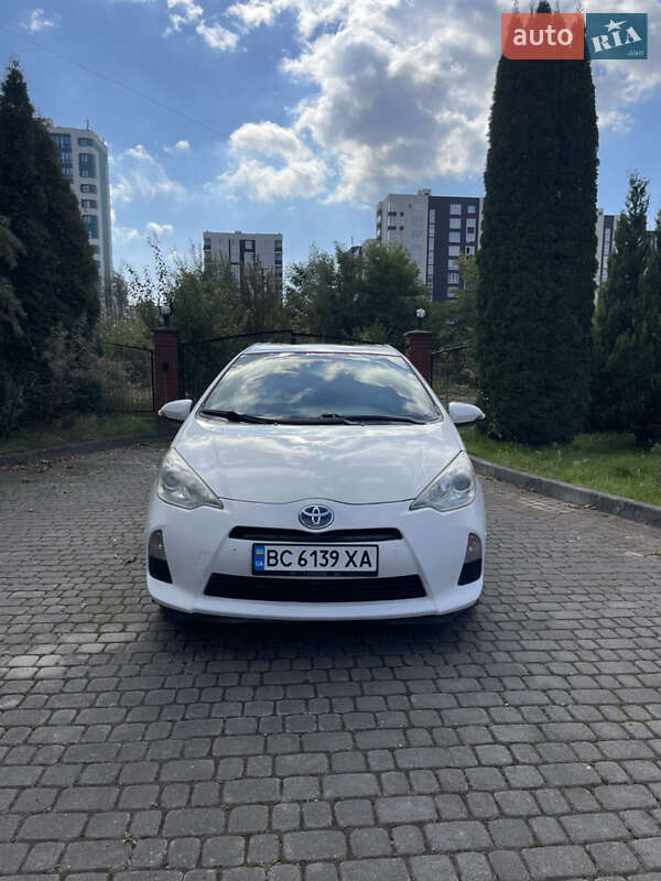 Хэтчбек Toyota Prius C 2013 в Львове