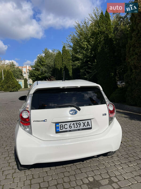 Хэтчбек Toyota Prius C 2013 в Львове