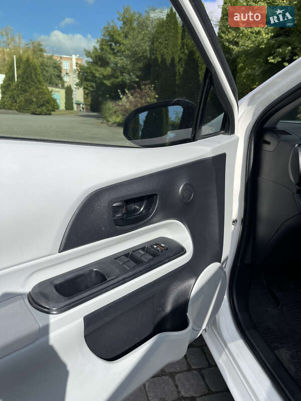 Хэтчбек Toyota Prius C 2013 в Львове