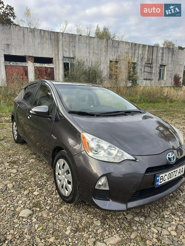 Хэтчбек Toyota Prius C 2014 в Трускавце