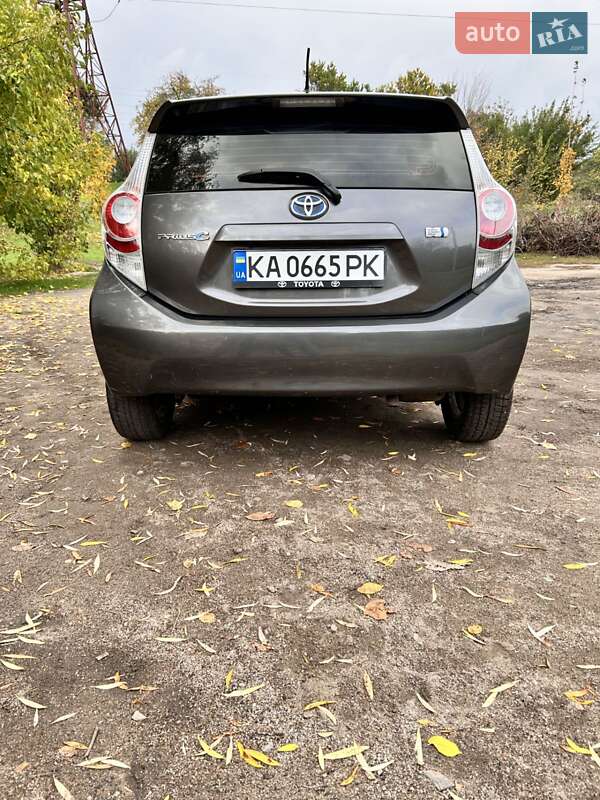 Хэтчбек Toyota Prius C 2012 в Кропивницком