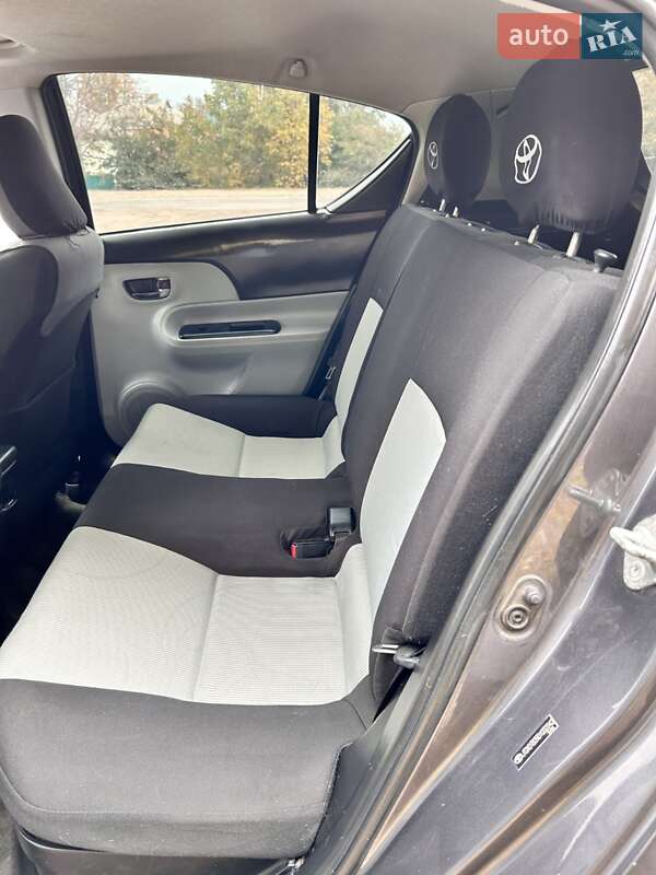 Хэтчбек Toyota Prius C 2012 в Кропивницком