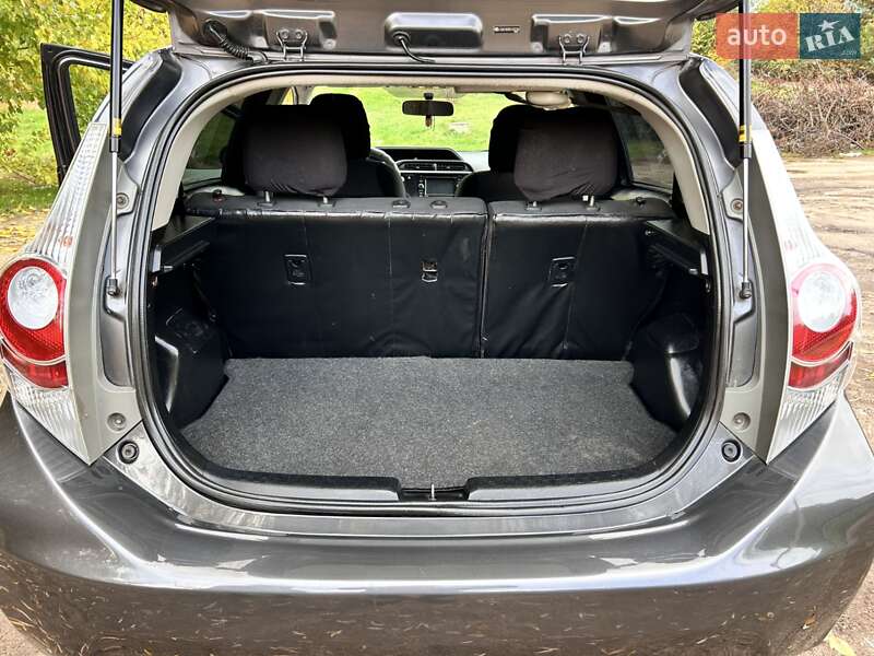 Хэтчбек Toyota Prius C 2012 в Кропивницком
