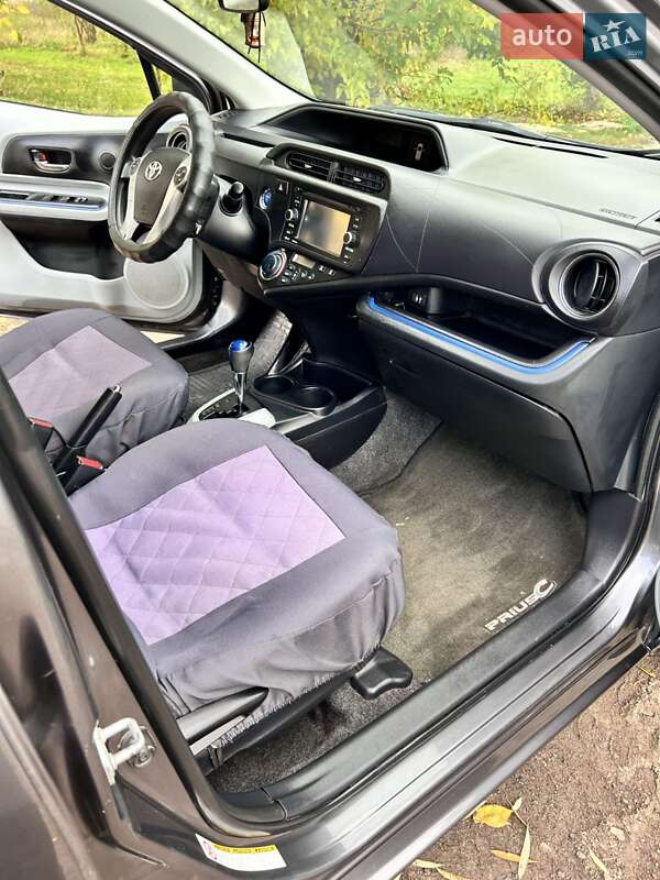 Хэтчбек Toyota Prius C 2012 в Кропивницком