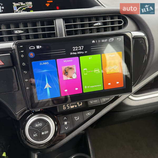 Хэтчбек Toyota Prius C 2015 в Киеве