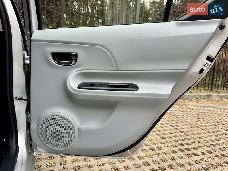 Хэтчбек Toyota Prius C 2014 в Киеве фото 31 Хэтчбек Toyota Prius C 2014 в Киеве