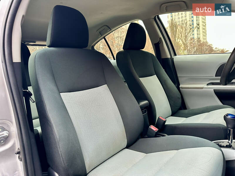 Хэтчбек Toyota Prius C 2014 в Киеве фото 36 Хэтчбек Toyota Prius C 2014 в Киеве