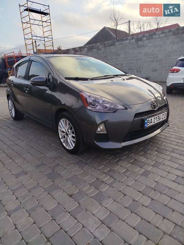 Хэтчбек Toyota Prius C 2014 в Кропивницком