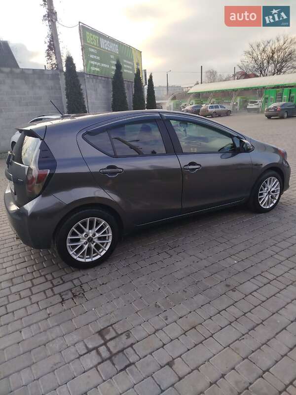 Хэтчбек Toyota Prius C 2014 в Кропивницком