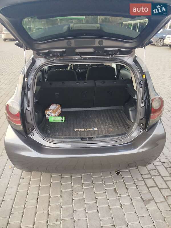 Хэтчбек Toyota Prius C 2014 в Кропивницком