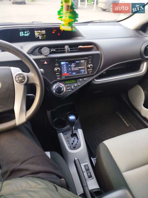 Хэтчбек Toyota Prius C 2014 в Кропивницком
