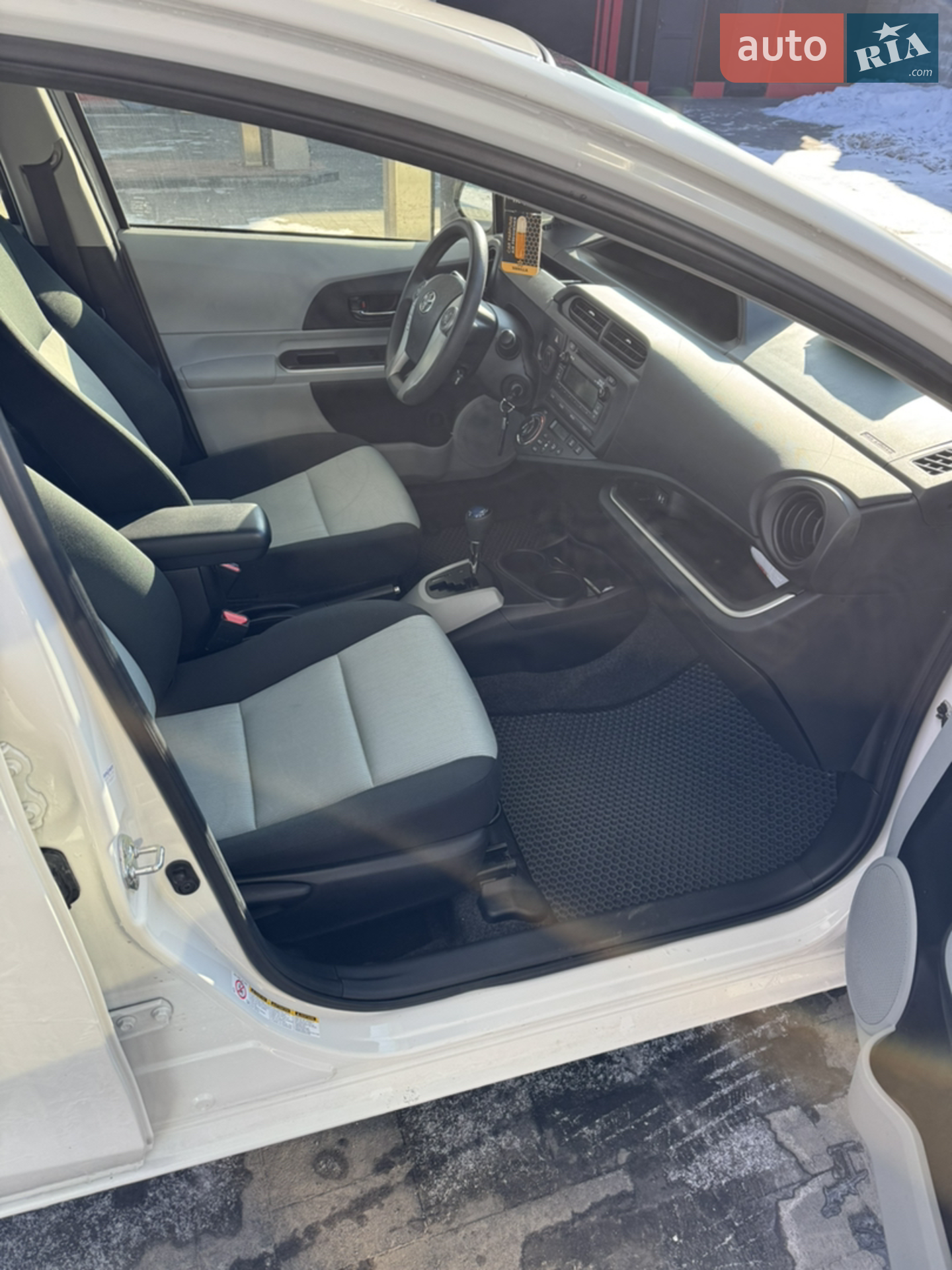 2014 Toyota Prius c - мініатюра 4