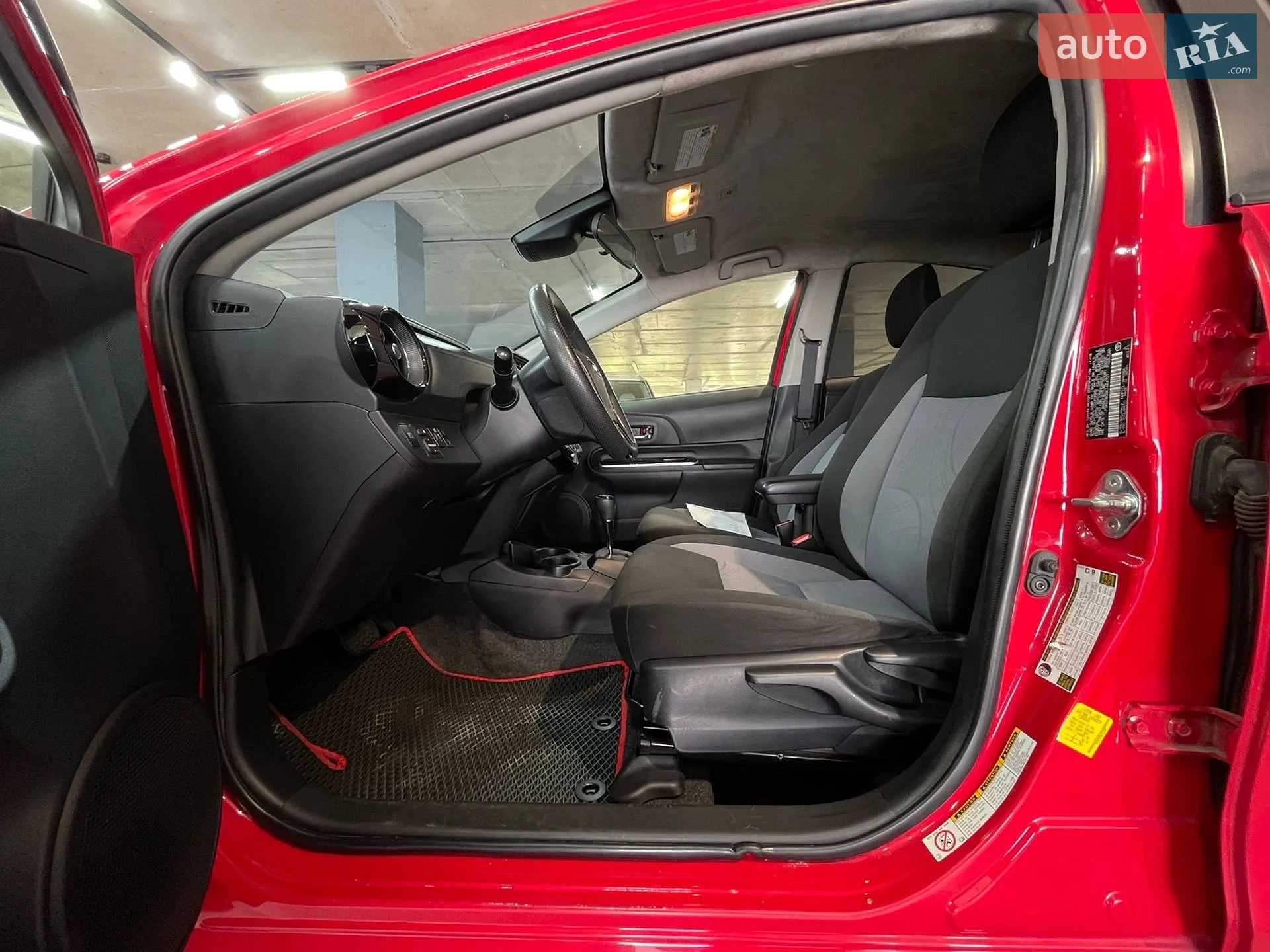 2018 Toyota Prius c - мініатюра 16