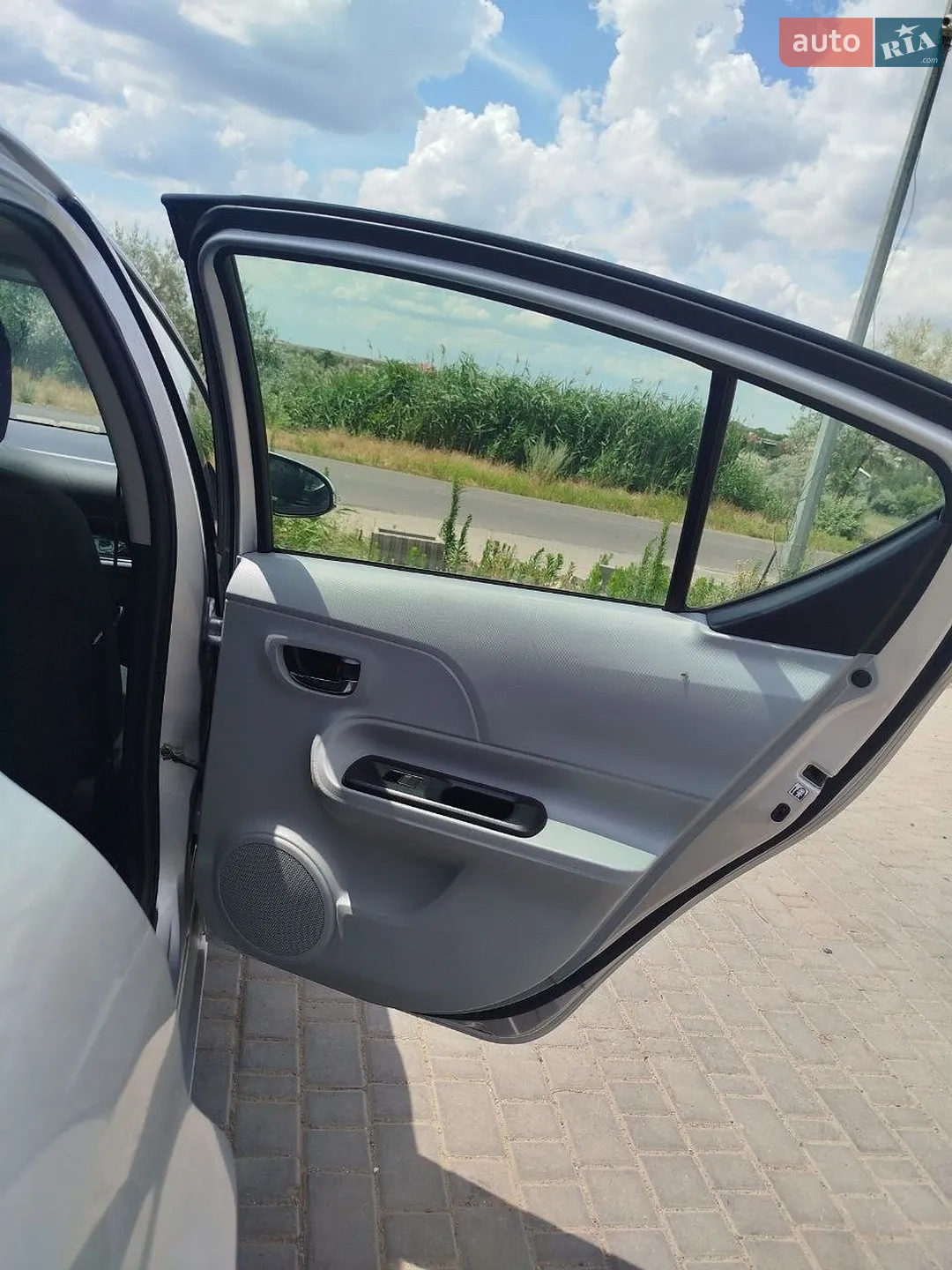 2013 Toyota Prius c - мініатюра 16