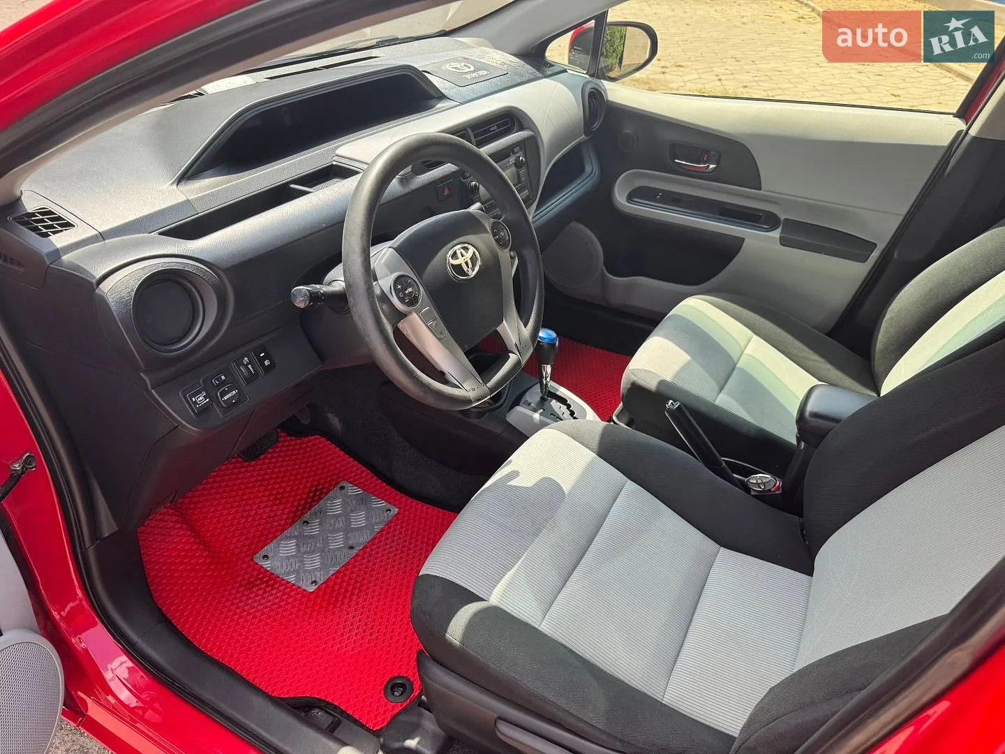 2012 Toyota Prius c - мініатюра 8