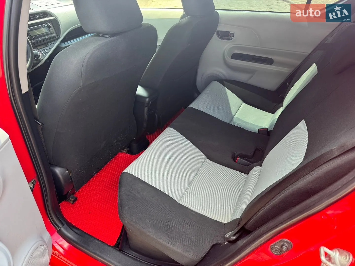 2012 Toyota Prius c - мініатюра 10