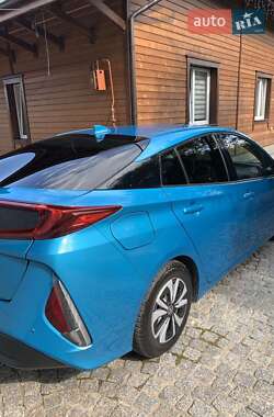 Хэтчбек Toyota Prius Prime 2018 в Косове