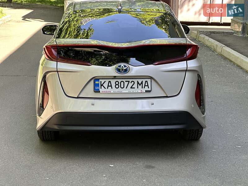 Хэтчбек Toyota Prius Prime 2017 в Киеве