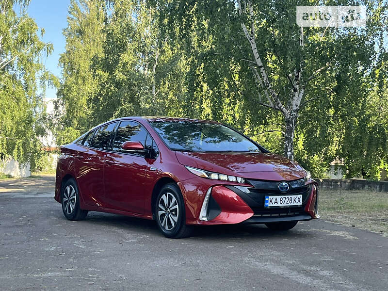 Хэтчбек Toyota Prius Prime 2018 в Киеве