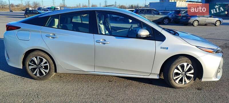 Хэтчбек Toyota Prius Prime 2017 в Днепре фото 3 Хэтчбек Toyota Prius Prime 2017 в Днепре
