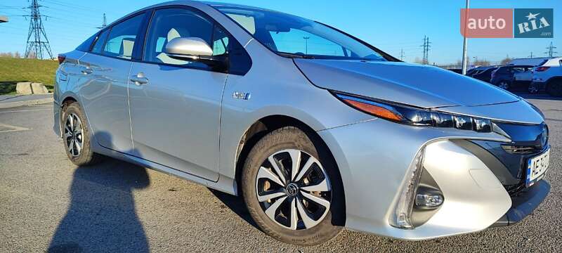 Хэтчбек Toyota Prius Prime 2017 в Днепре фото 2 Хэтчбек Toyota Prius Prime 2017 в Днепре