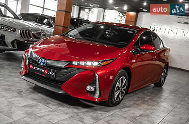 Хэтчбек Toyota Prius Prime 2017 в 