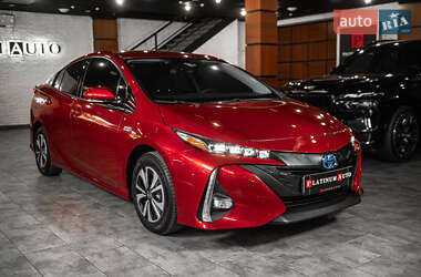 Хэтчбек Toyota Prius Prime 2017 в 
