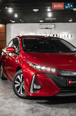 Хэтчбек Toyota Prius Prime 2017 в 