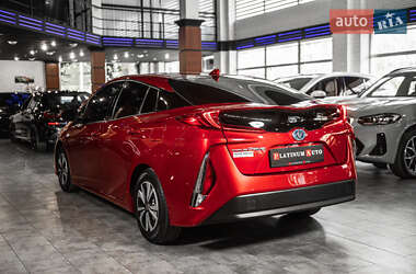 Хэтчбек Toyota Prius Prime 2017 в 