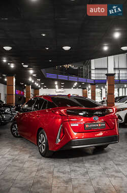 Хэтчбек Toyota Prius Prime 2017 в 