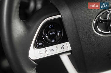 Хэтчбек Toyota Prius Prime 2017 в 