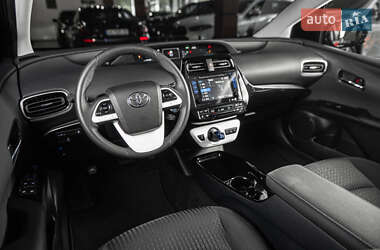Хэтчбек Toyota Prius Prime 2017 в 