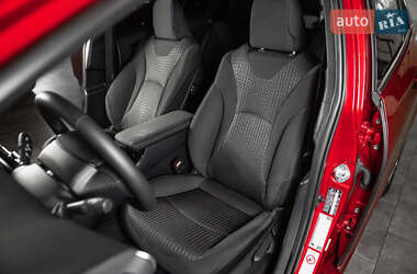Хэтчбек Toyota Prius Prime 2017 в 