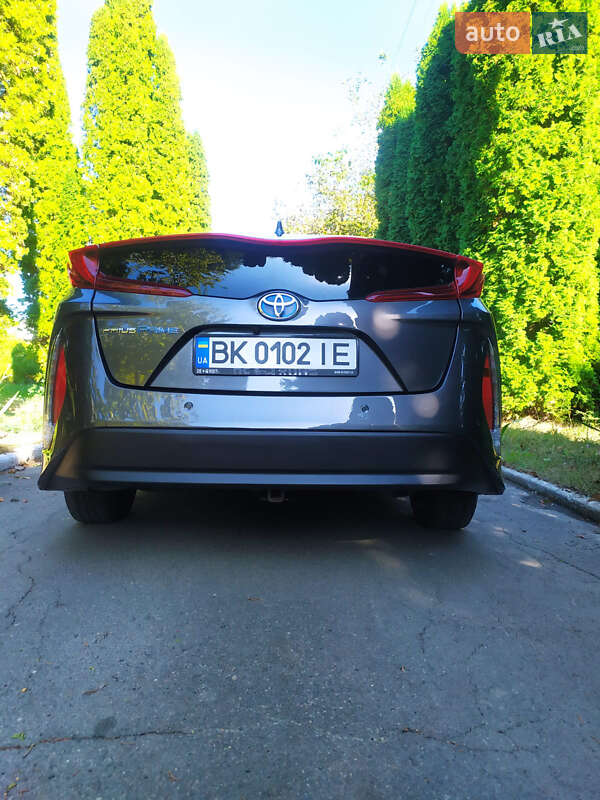 Хетчбек Toyota Prius Prime 2017 в Рівному