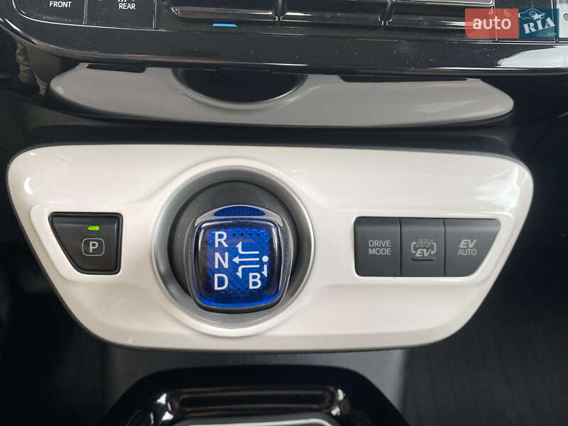 Хэтчбек Toyota Prius Prime 2017 в Киеве