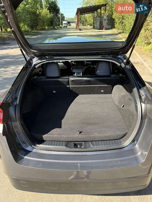 Хетчбек Toyota Prius Prime 2021 в Дніпрі фото 17 Хетчбек Toyota Prius Prime 2021 в Дніпрі