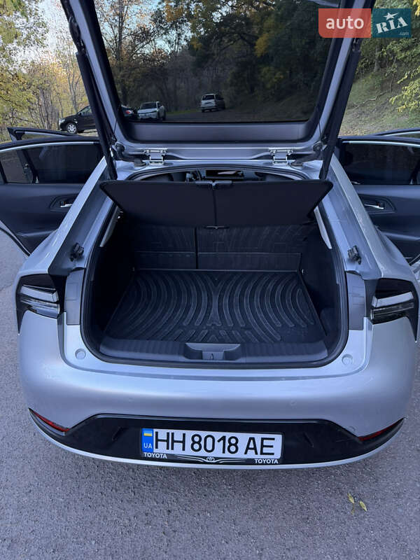 Хэтчбек Toyota Prius Prime 2024 в Одессе