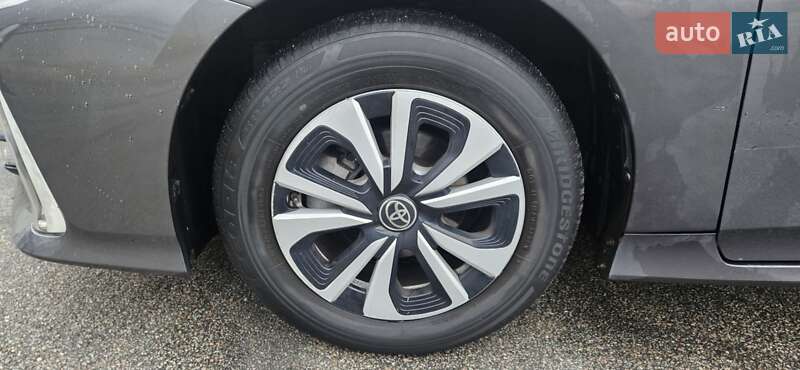 Хэтчбек Toyota Prius Prime 2018 в Киеве