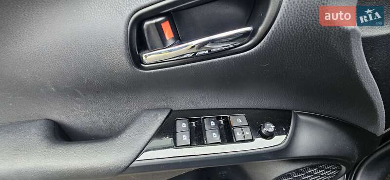 Хэтчбек Toyota Prius Prime 2018 в Киеве