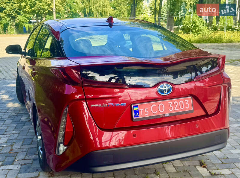 Хэтчбек Toyota Prius Prime 2017 в Киеве