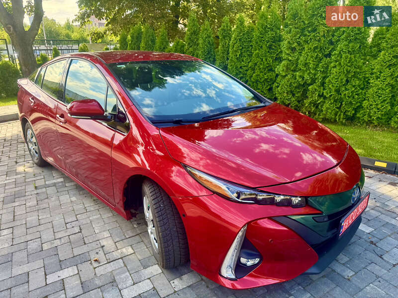 Хэтчбек Toyota Prius Prime 2017 в Киеве