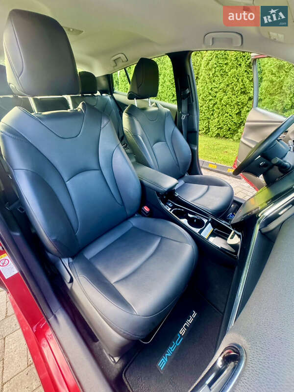 Хэтчбек Toyota Prius Prime 2017 в Киеве