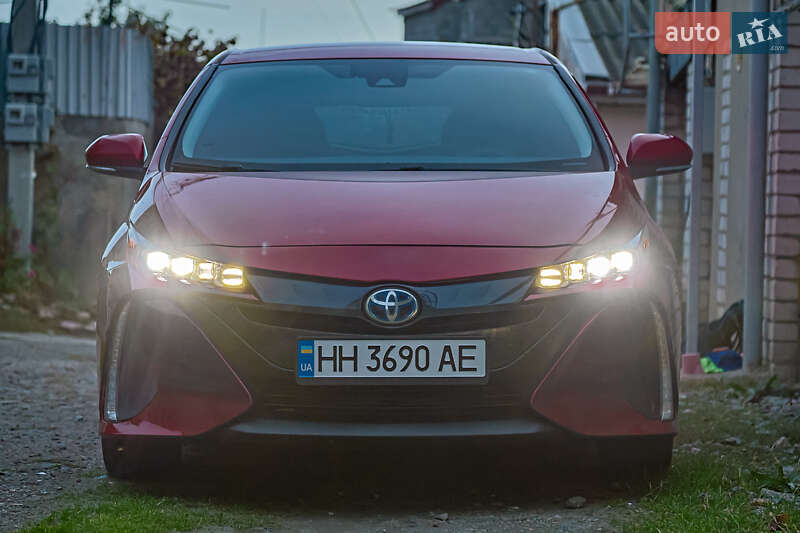 Хэтчбек Toyota Prius Prime 2017 в Одессе фото 3 Хэтчбек Toyota Prius Prime 2017 в Одессе