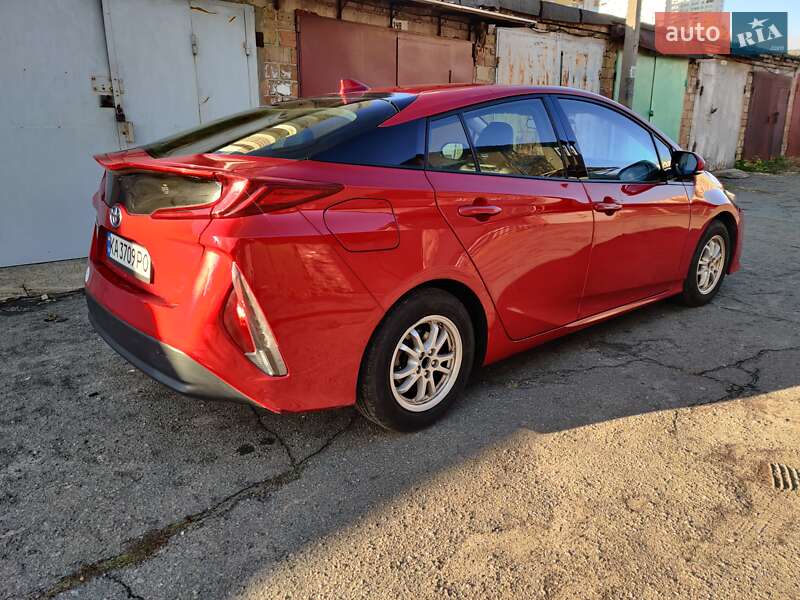 Хэтчбек Toyota Prius Prime 2017 в Киеве фото 12 Хэтчбек Toyota Prius Prime 2017 в Киеве