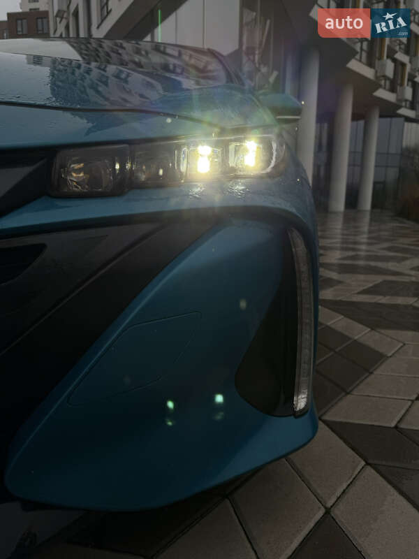 Хэтчбек Toyota Prius Prime 2020 в Киеве фото 6 Хэтчбек Toyota Prius Prime 2020 в Киеве