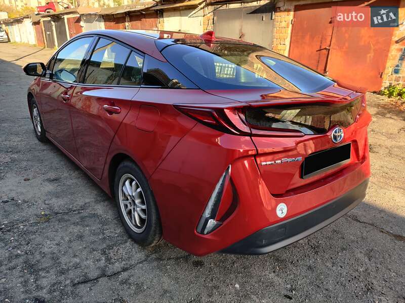 Хэтчбек Toyota Prius Prime 2017 в Ужгороде