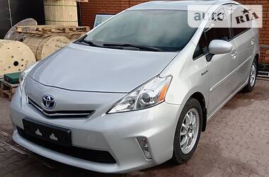 Toyota Prius v 2012