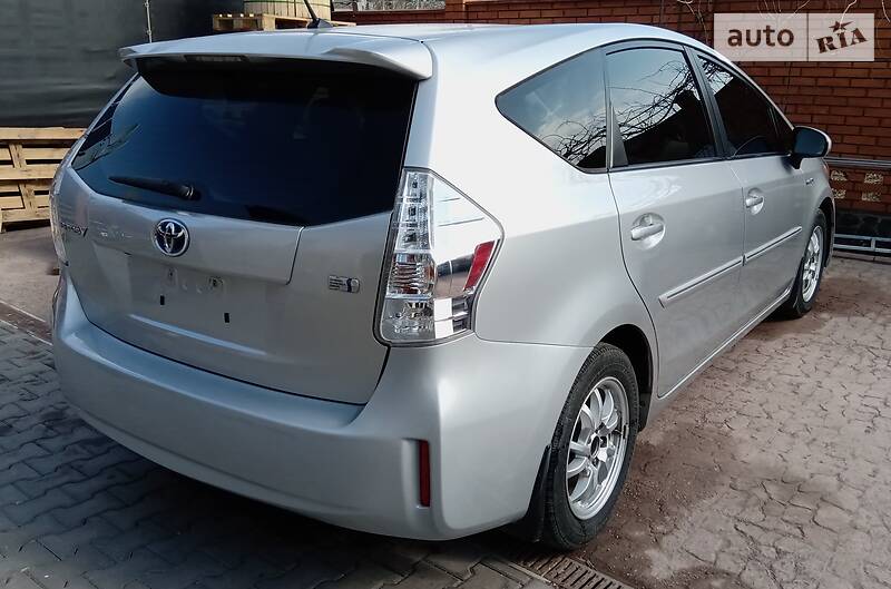 Універсал Toyota Prius v 2012 в Одесі